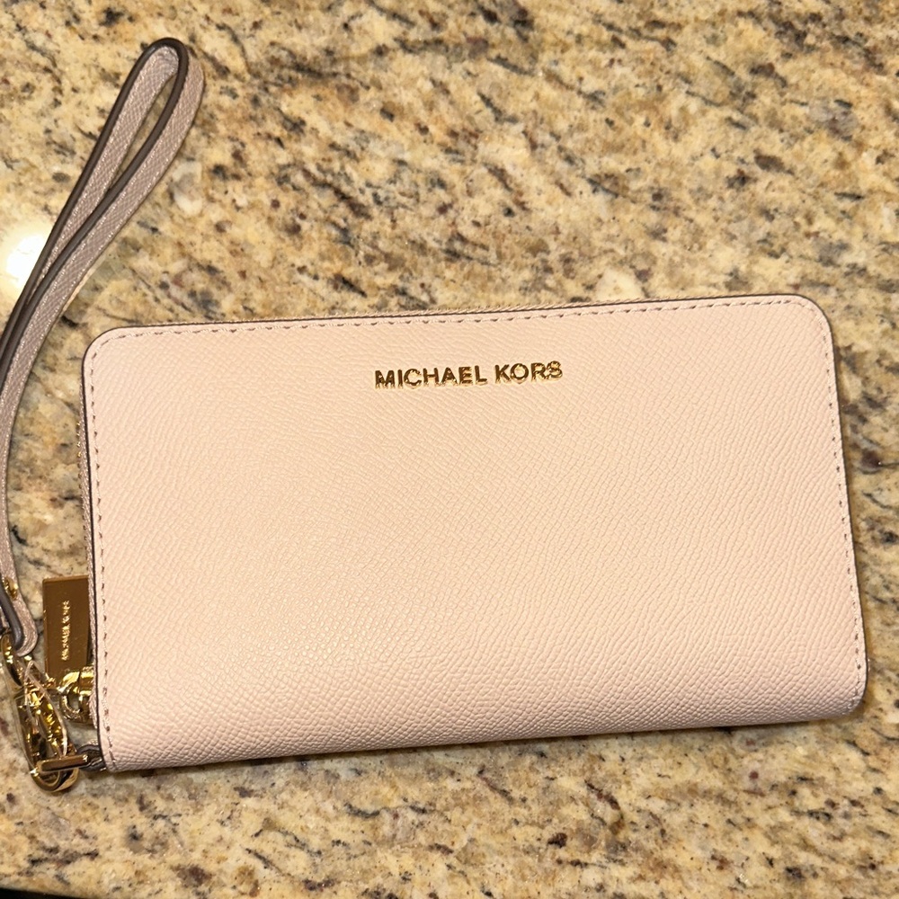 New Michael Kors Soft Pink Wristlet/Wallet
